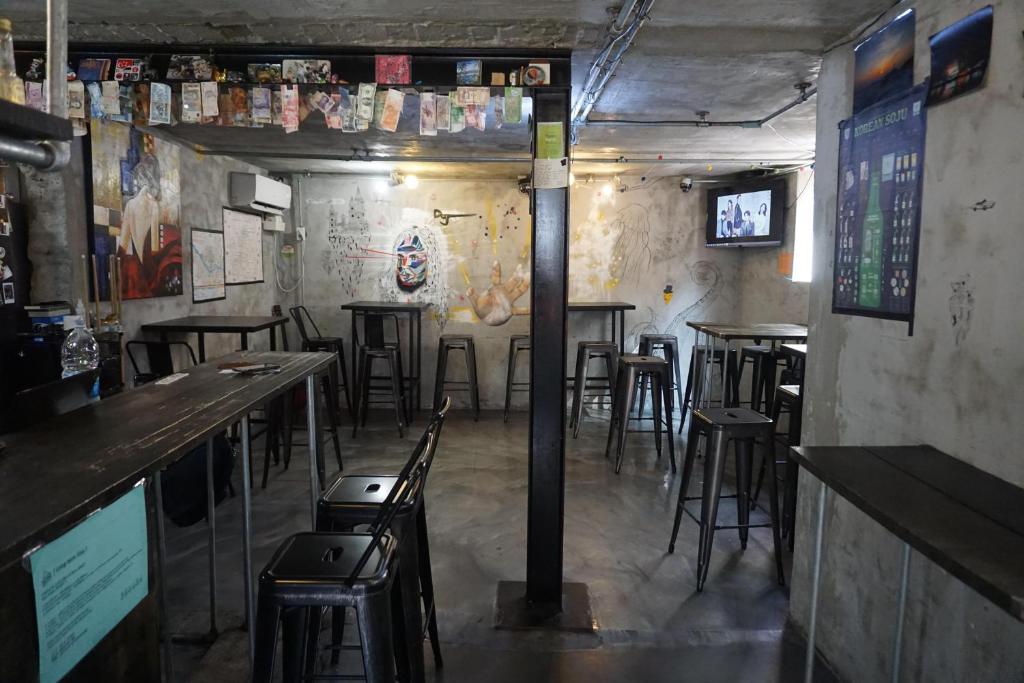 Time Travelers Party Hostel In Hongdae