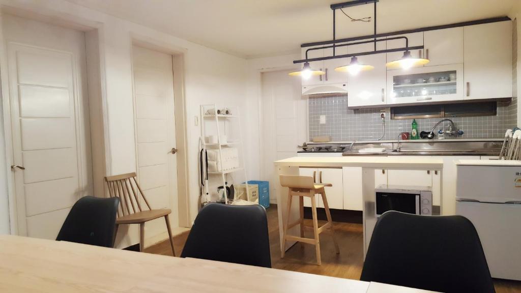 Hongdae Mainstreet Two Room House