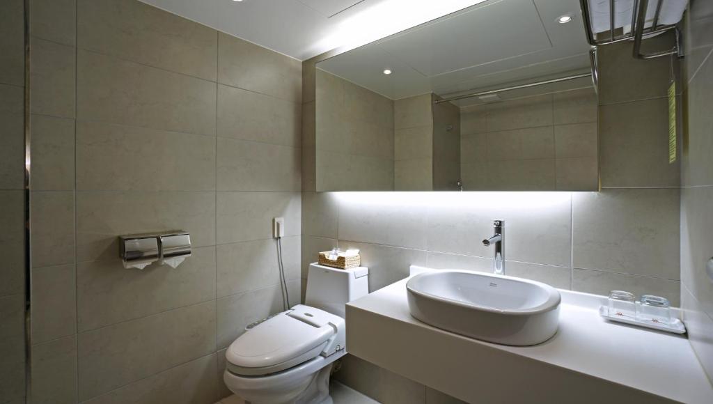 Insadong Crown Hotel