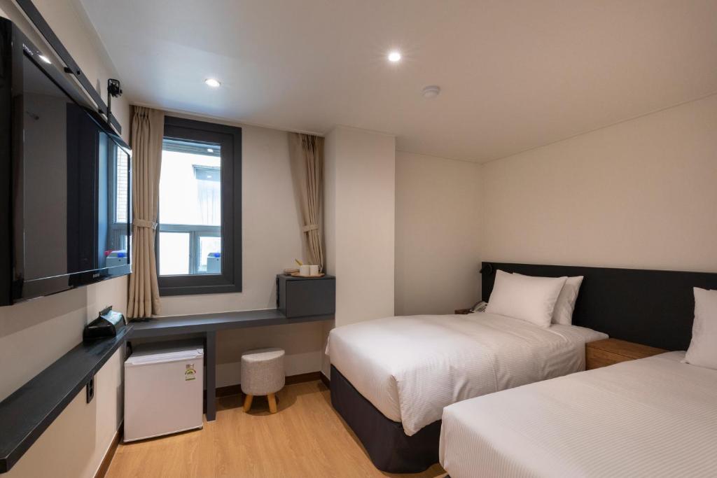 Hotel Firststay Myeongdong
