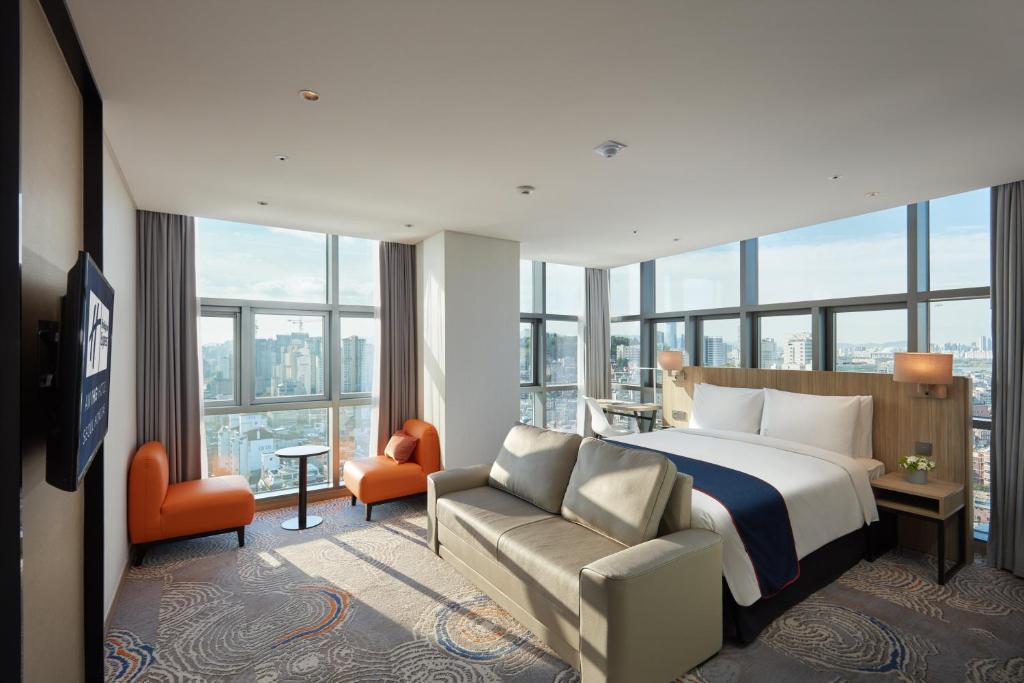 Holiday Inn Express Seoul Hongdae, an IHG Hotel