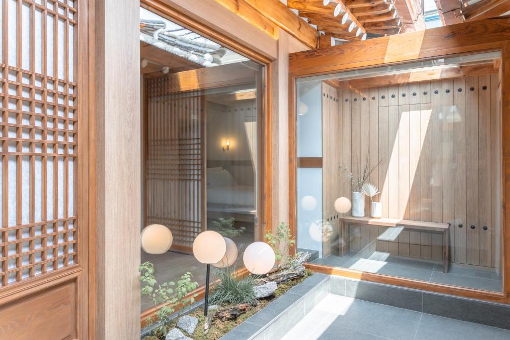 Luxury hanok with private bathtub - SW10
