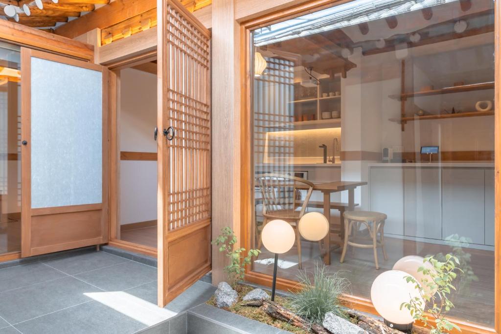 Luxury hanok with private bathtub - SW10