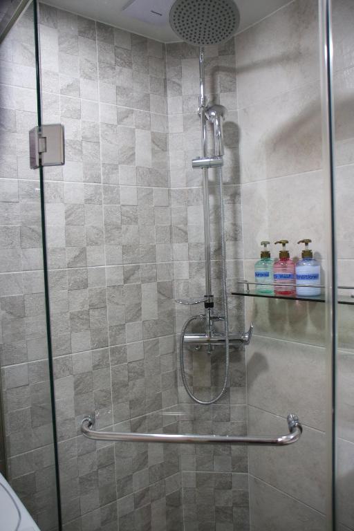 Hongdae Residence-2 1min from Hongik Uni station Exit #1