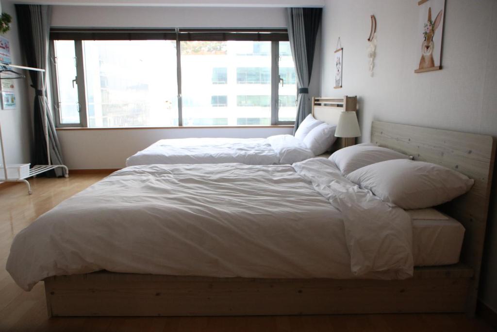 Hongdae Residence-2 1min from Hongik Uni station Exit #1