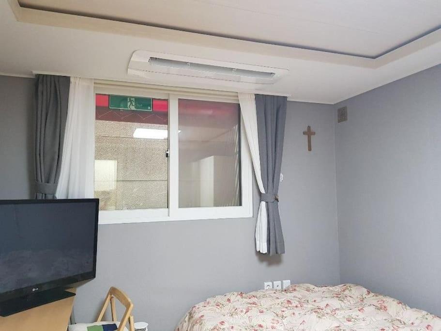 Gyeongbokgung Palace Seochon Christian Home - Foreigner Only