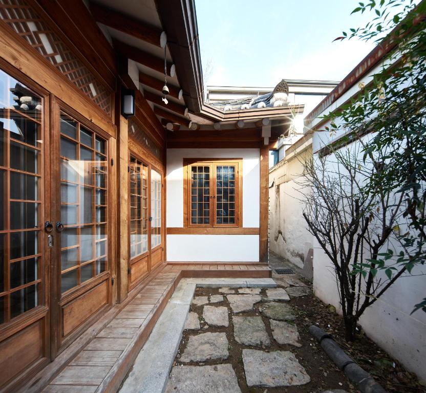 Luxury hanok with private bathtub - SW11 Luxury hanok with private bathtub - SW11
