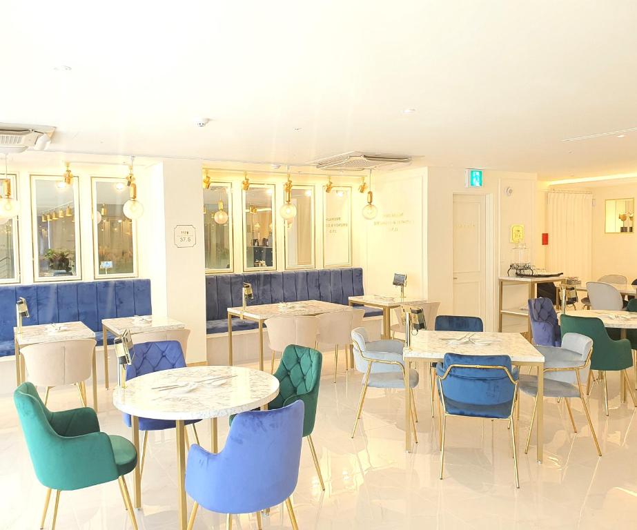 Days Hotel by Wyndham Seoul Myeongdong Days Hotel by Wyndham Seoul Myeongdong