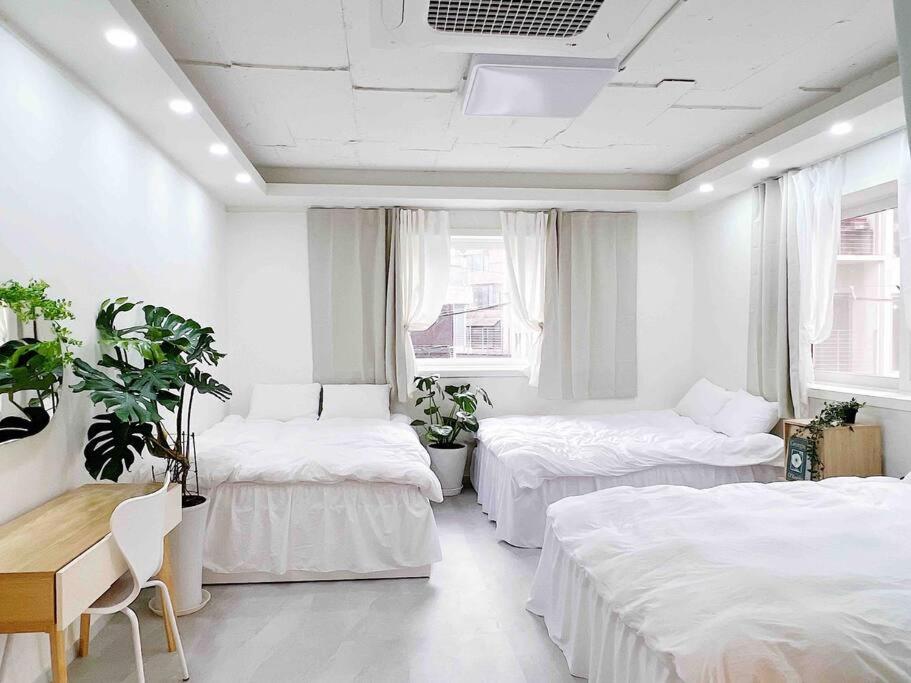 Near Hongik University Station Suite Room