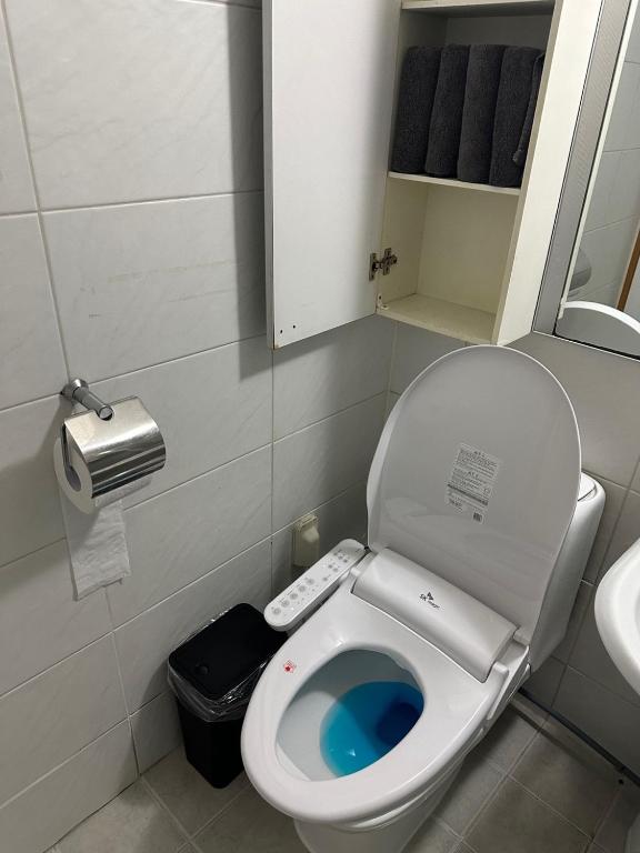 Hongdae Guesthouse 1min from Hongik Uni station Exit #1