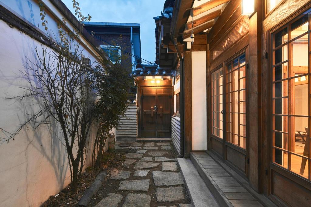 Luxury hanok with private bathtub - SW11 Luxury hanok with private bathtub - SW11