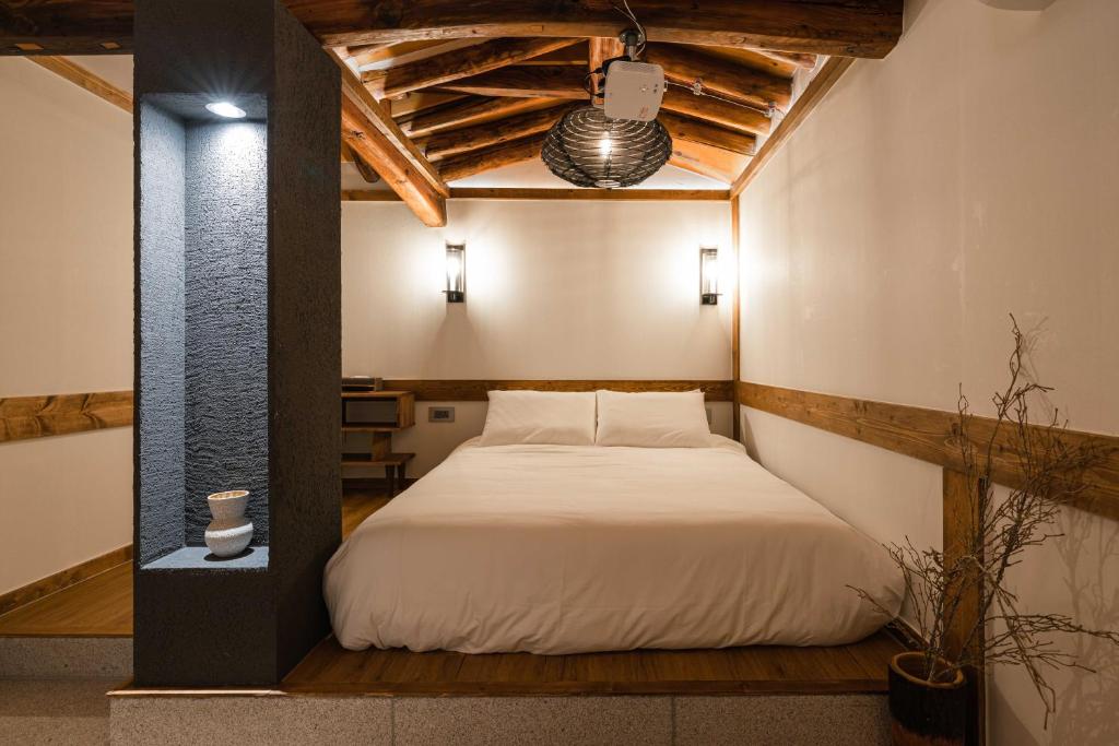Luxury hanok with private bathtub - SW05