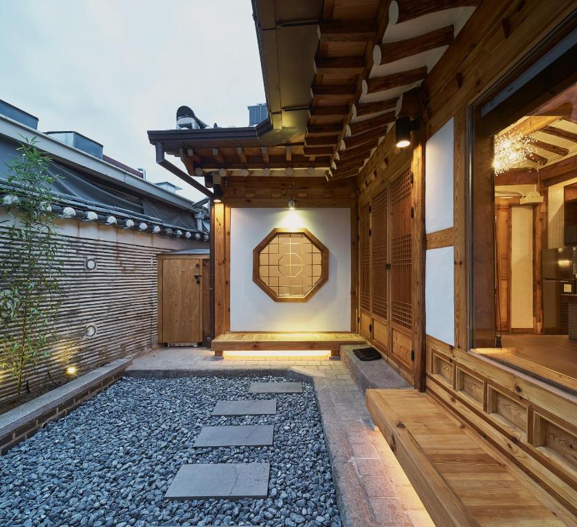 Luxury hanok with private bathtub - SW01