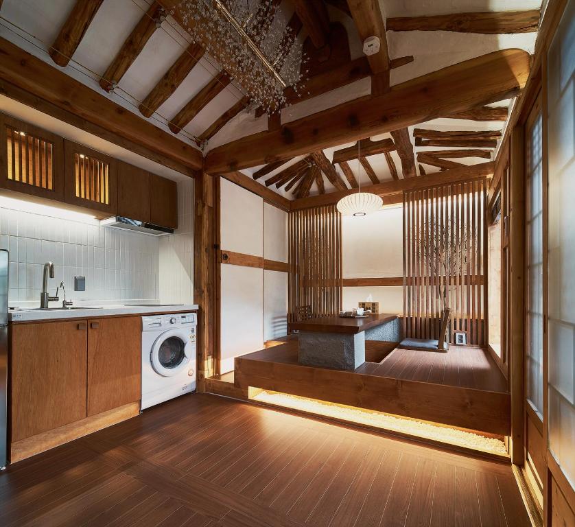 Luxury hanok with private bathtub - SW01