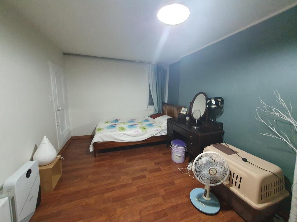 Heukseok Town House