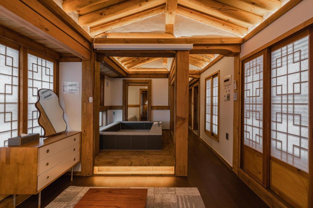 Luxury hanok with private bathtub - SW06 Luxury hanok with private bathtub - SW06
