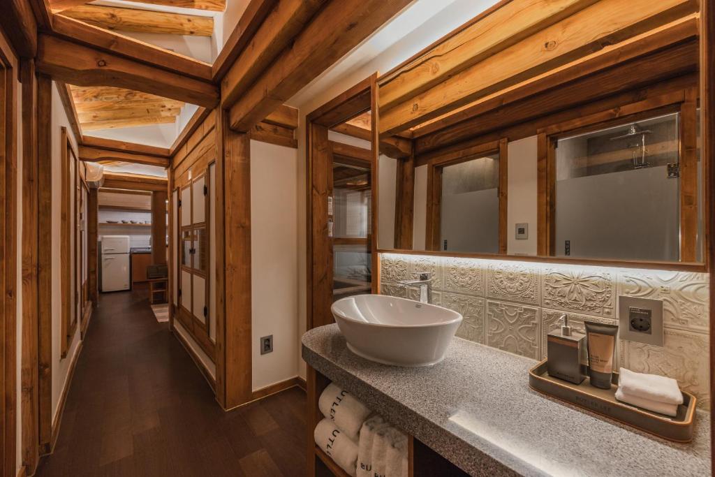 Luxury hanok with private bathtub - SW06 Luxury hanok with private bathtub - SW06