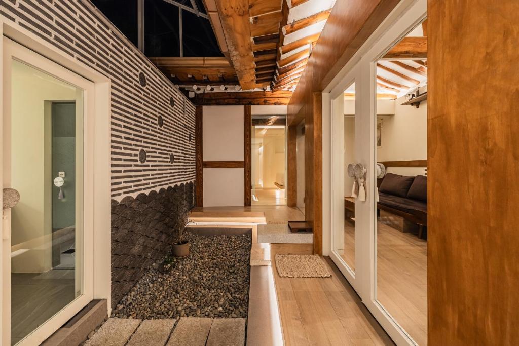 Luxury hanok with private bathtub - SW07 Luxury hanok with private bathtub - SW07