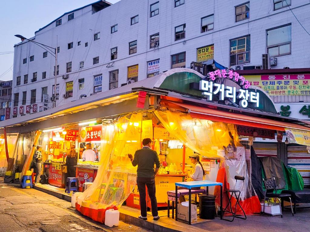 DDP, DDM 3 mins Chilling Stay Party available Convenience Transportation Long term stay welcomed DDP, DDM 3 mins Chilling Stay Party available Convenience Transportation Long term stay welcomed