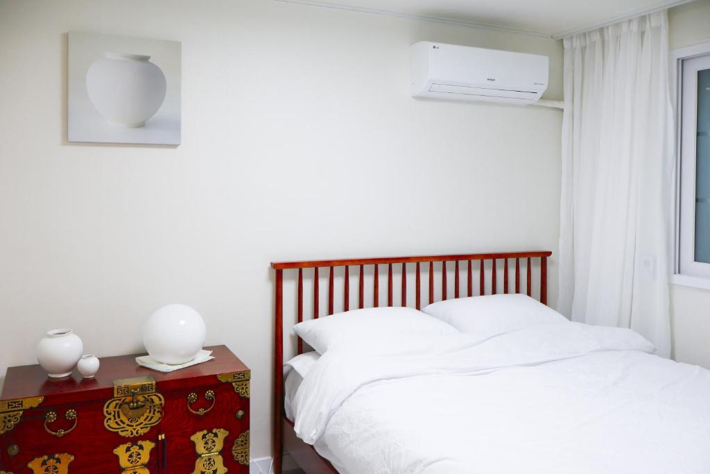 Stay Yeobaek,2BR,1BA,홍대2분,상수역5분,감성한옥,wifi,마포,스테이여백 Stay Yeobaek,2BR,1BA,홍대2분,상수역5분,감성한옥,wifi,마포,스테이여백