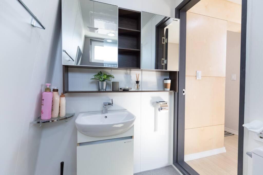 3R+2Baths/ Ewha / Sogang / near Shinchon & Hongdae