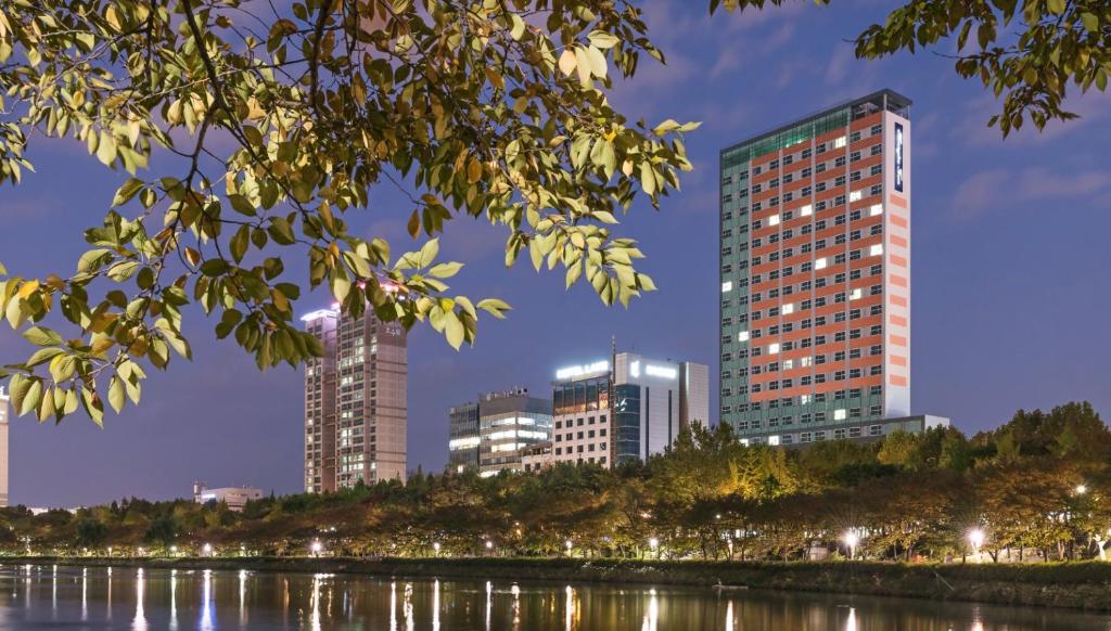 LAKE VIEW LOFT JAMSIL