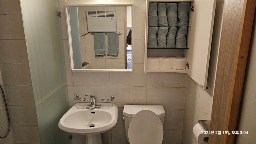 Hongdae Residence-5 1min from Hongik Uni station Exit #1