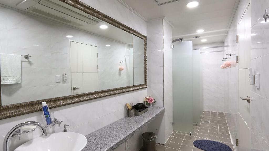 Blue Boat Hostel Myeongdong Blue Boat Hostel Myeongdong