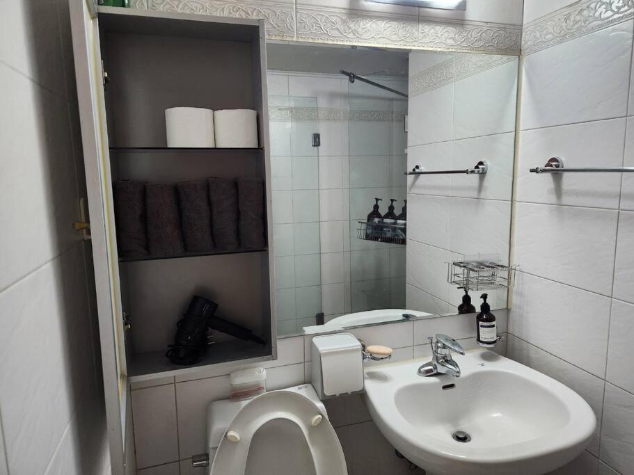 Cute and Cozy House - 5min to Sinsa Station, 1min to Garosugil