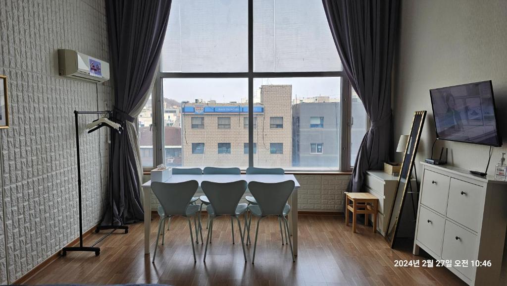 Hongdae Residence-5 1min from Hongik Uni station Exit #1