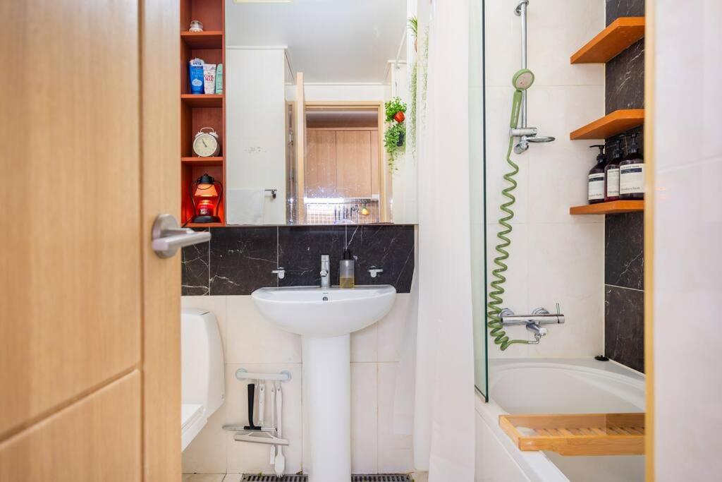 14 Hugh and House - Hakdong Park, 30sec to Hakdong Station