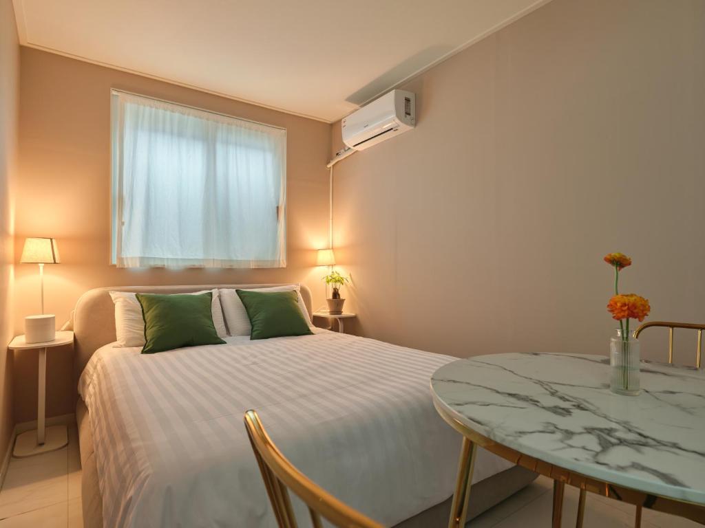 Stay Ogoodangdang Stay Ogoodangdang