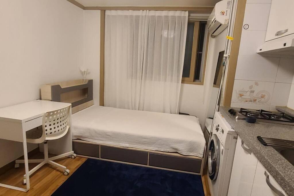 Cozy 4 - 10mins to Gunkuk Univ, Convenient location for one person Cozy 4 - 10mins to Gunkuk Univ, Convenient location for one person