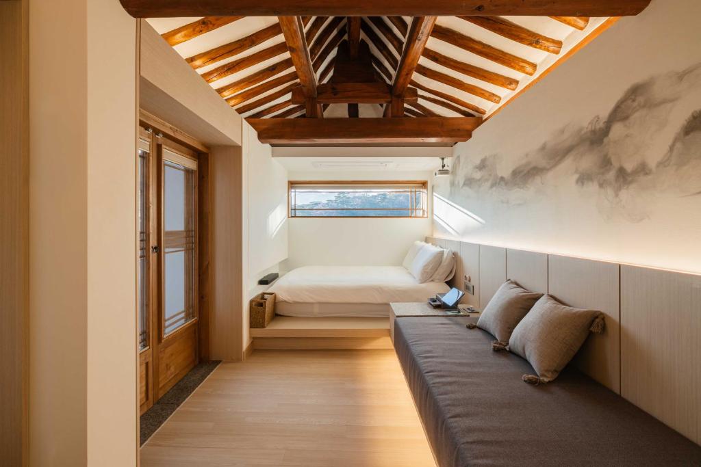 Luxury hanok with private bathtub - SN18