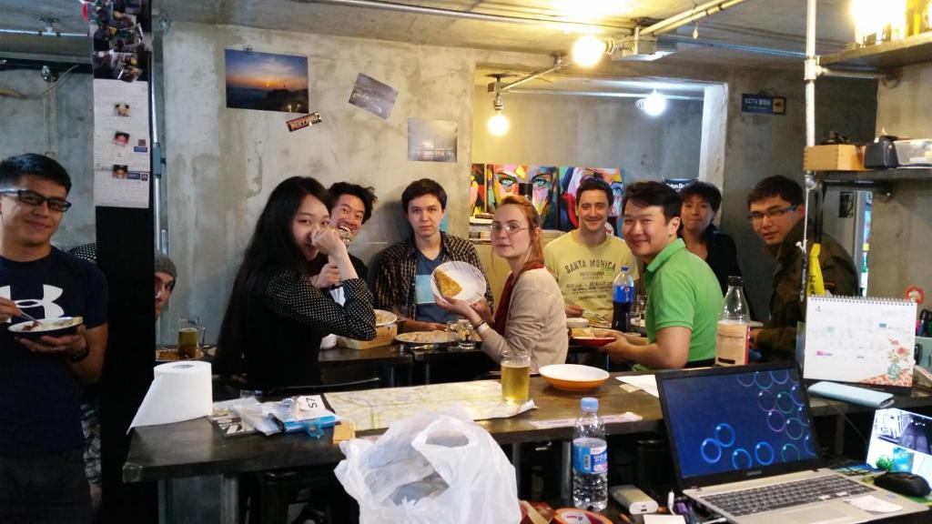 Time Travelers Party Hostel In Hongdae