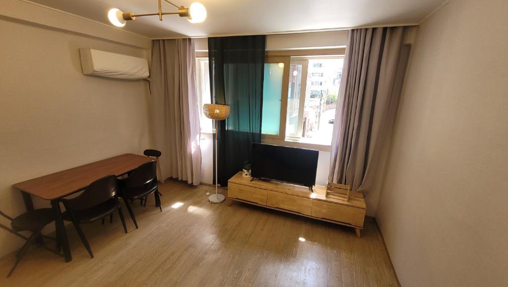 Cosy 2 room flat nearby river